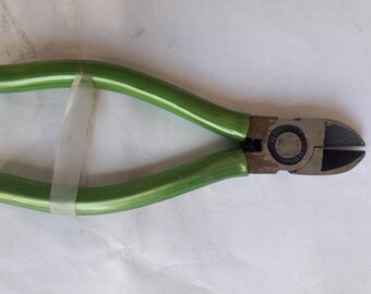 Cutter tool for jewelry making and electronics used fail cutting