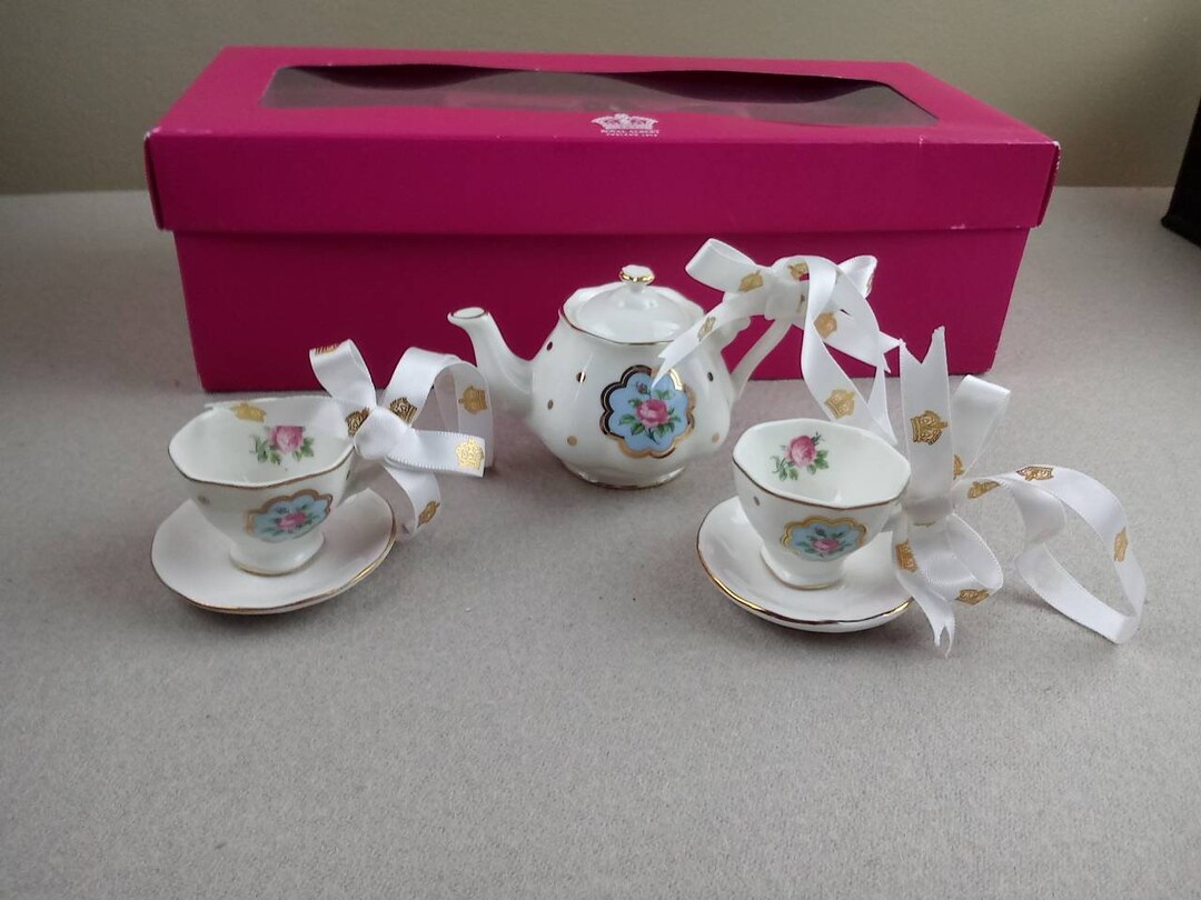 NIB Royal Albert England Porcelain Tea Cup Tea Pot Pink Rose Xmas 3