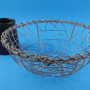 Vtg Mid-Century Modern Spaghetti Woven Wire Bread Fruit Basket 1960s 11x4&quot; Cottage Core