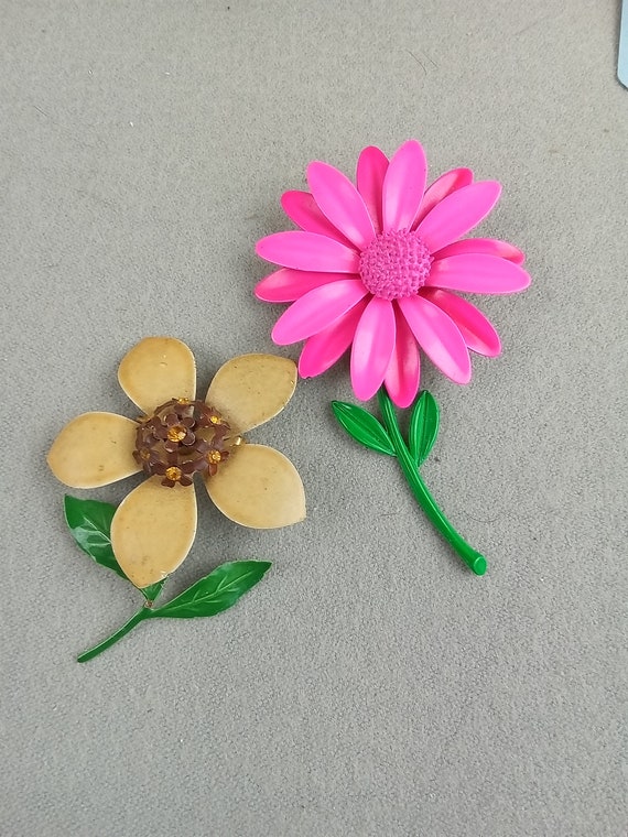 2 Metal Flower Power Retro Hippie Brooch Lot 4" Ho