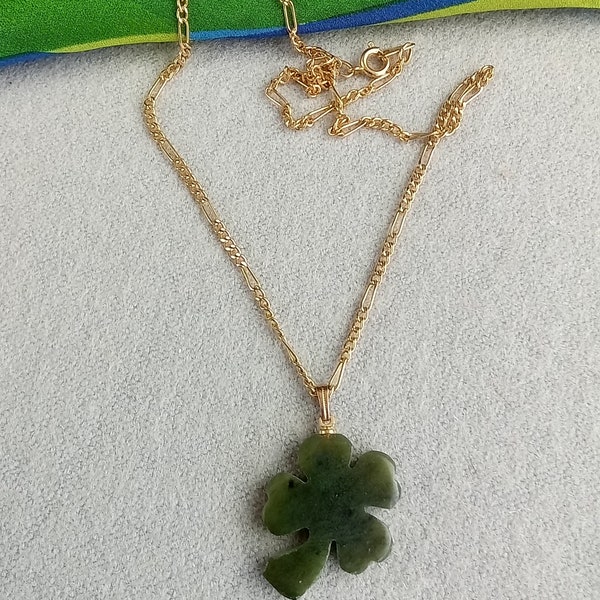 Vtg Carved Jade 1" Pendant Shamrock 18" Goldtone Chain Necklace Irish St Patrick