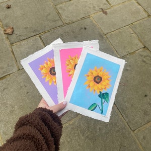 Dipinto acrilico di girasole su carta fatta a mano.