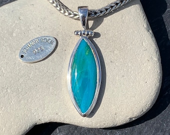 Colgante de ópalo azul peruano, hecho a mano en plata de ley 925, joyería de ópalo andino poco común.