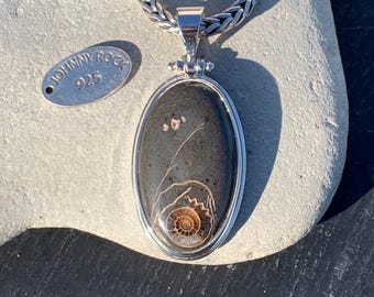 Colgante de amonita de mármol Marston Magna, hecho a mano en plata de ley 925, joyería de piedras preciosas fósiles del Reino Unido