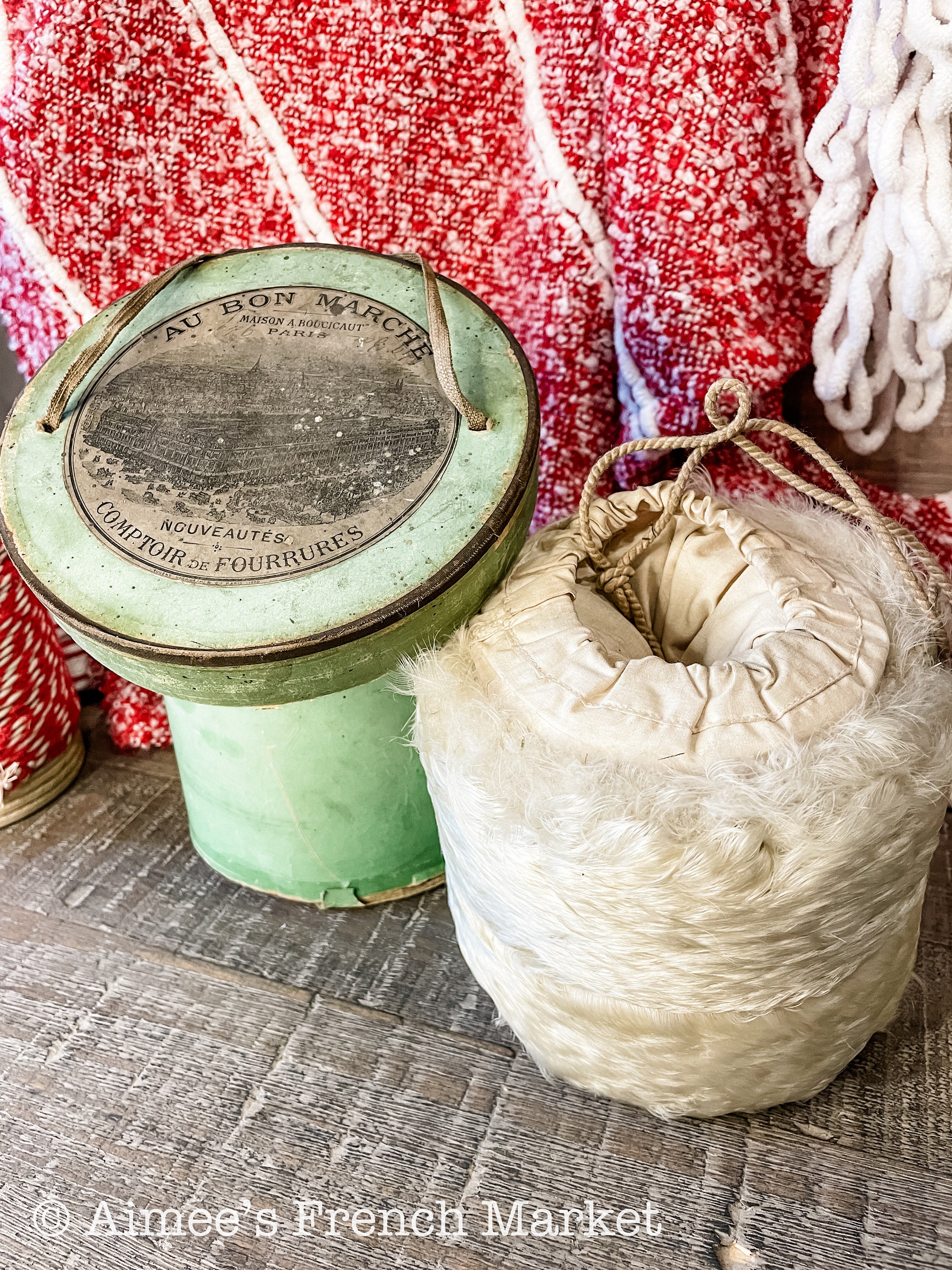 RARE - Antique French White Feather Muff in Original Green Box  from Au Bon Marché, Paris, c.1890