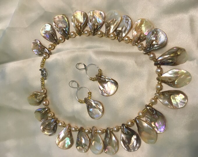 Cream shell and blister pearl necklace and earring