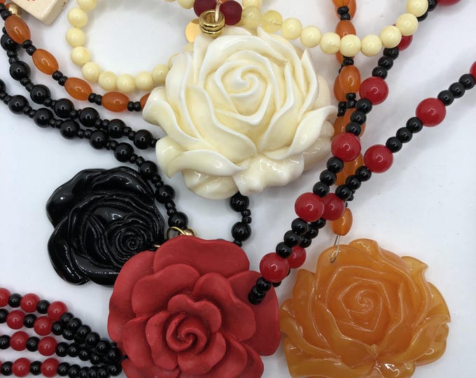 Mahjong necklaces with roses