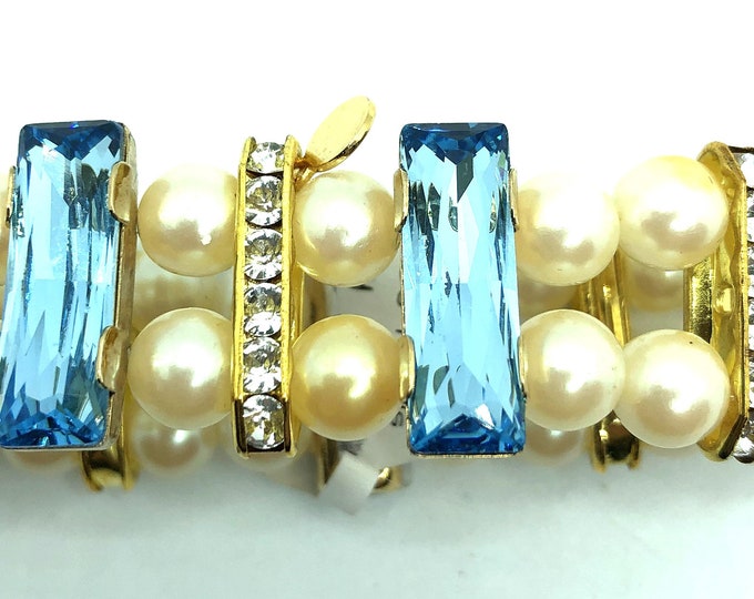 Pearl Elastic Bracelet with Blue Stones