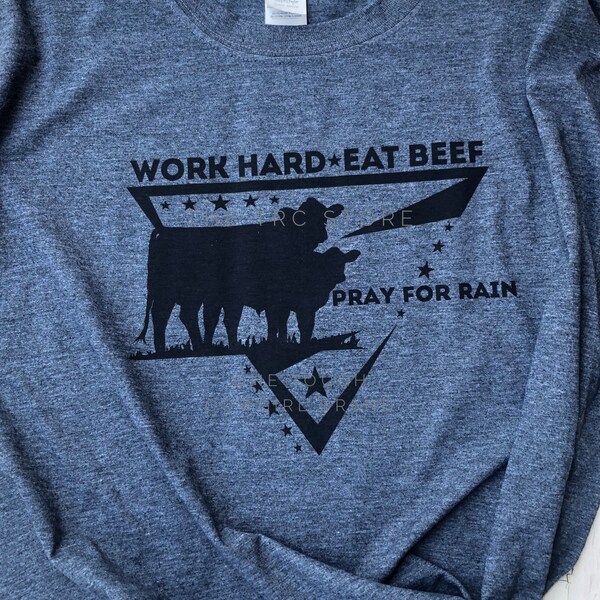 Travaillez dur, mangez du bœuf, priez pour la pluie T-shirt graphique unisexe