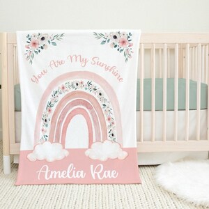 Manta personalizada para niña con diseño de arcoíris floral bohemio y nombre. Regalo para baby shower. Eres mi sol. Arcoíris floral 552