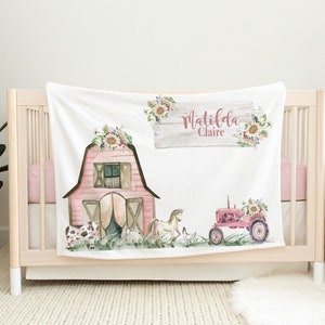 Couverture florale personnalisée de ferme - couverture de bébé fille - couverture de prénom de petite fille - couverture rose de tracteur de grange, cadeau de douche de campagne pour bébé
