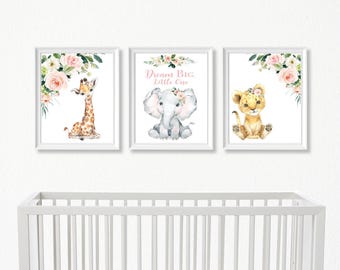 Arte de parede para quarto de bebê menina, tema safari, estampas florais com animais da savana, decoração para quarto de menina, estampas florais com animais para quarto de bebê.