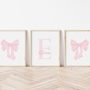 Personliga Rosa Rosett Konsttryck - Set med Tre Babyrosa Rosetttryck - Väggkonst för Bebisflicka med Namn - Barnrumskonst för Flicka, Coquette Dekor - A587