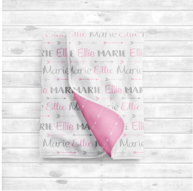 Couverture personnalisée pour bébé fille - couverture pour bébé Arrow - emmaillotage personnalisé - couverture prénom bébé - chambre de bébé - couverture de bébé - baby shower image 1