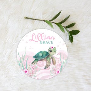 Mädchen Meeresschildkröte Namensschild, Meeresschildkröte, Raumdekor, rundes Holzschild, Ozean-Themen-Namensmitteilung, personalisierte Namensplakette, Dusche-Geschenk S562