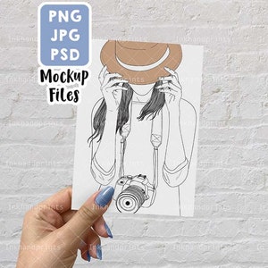 PNG+JPG + PSD モックアップ 文房具スタイル、グリーティング カード モックアップ、ベビー シャワー招待状モックアップ、スマート オブジェクト モックアップ、手をつないだ招待状モックアップ。
