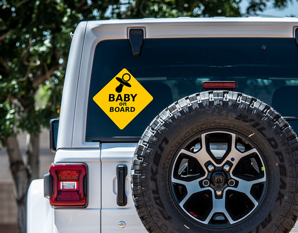 Download JPG PSD Vinyl decal / sticker Rear Window Car Mockup 4x4 ...