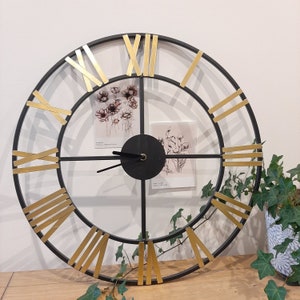 Large Retro Wall Clock with Roman Numerals, Black and Gold Metal Wall Hanging Clock, Minimalist Home Decor, Modern, Office Wall Deoration