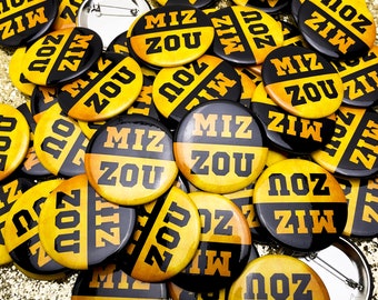 Spieltag Pins, Uni Pins, Fussball, Pin, Pin, Fussball Spieltag, Spieltag Fussball, College Spiel, personalisiert