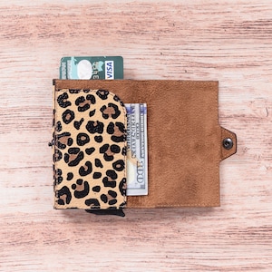 Cartera emergente de cuero, cartera delgada con tarjetero minimalista, cartera de bolsillo magnética hecha a mano con estampado de leopardo, regalo de Navidad personalizado