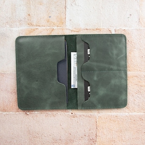 Handgemaakte leren paspoorthoes, reisportemonnee met kaartsleuven, lederen paspoorthoes, cadeau voor reiziger, huwelijkscadeau, moedercadeau