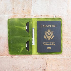 Leder Passport Brieftasche, Reise-ID-Organizer, handgefertigte Passhülle mit Kartenfächern, Luxus Reisegeschenk, Vintage Leder Cover, Mom Geschenk