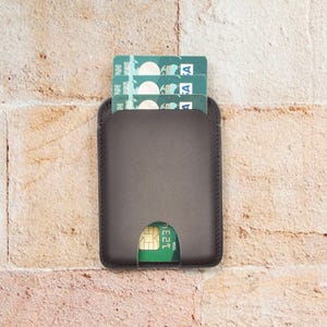 iPhone 16/15/14/13/12 Modelle Leder Magnetischer Geldbeutel, kundenspezifischer Kartenhalter, Geburtstagsgeschenk, Hochzeitsgeschenk, Vatergeschenk, Mammageschenk, Ledertasche