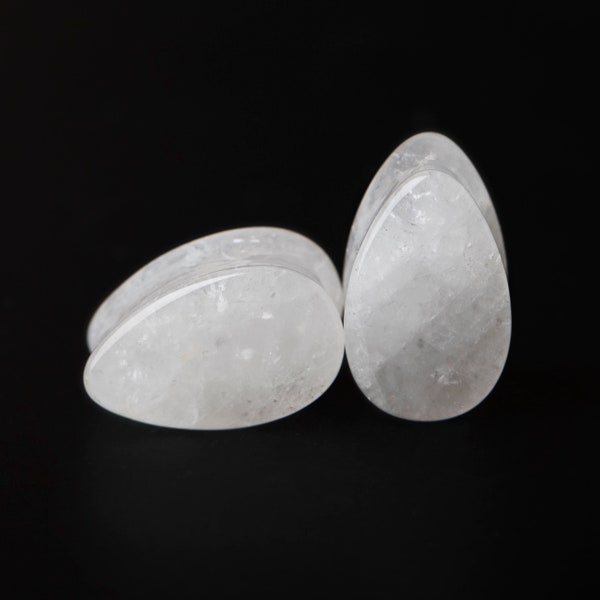 Weißer Wolkenquarz Teardrop Stein Sattel Plugs, Lehren.