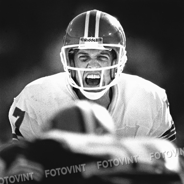 JOHN ELWAY Photo Picture DENVER Broncos Football Black & White Print in 8x10, 8.5x11, 11x14 or 16x20 (JE1)