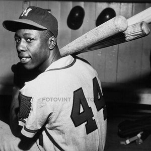 Hank Aaron MILWAUKEE BRAVES Photo Picture at WRIGLEY Field Baseball  Photograph Print 8x10, 8.5x11, 11x14 or 16x20 (HA7)
