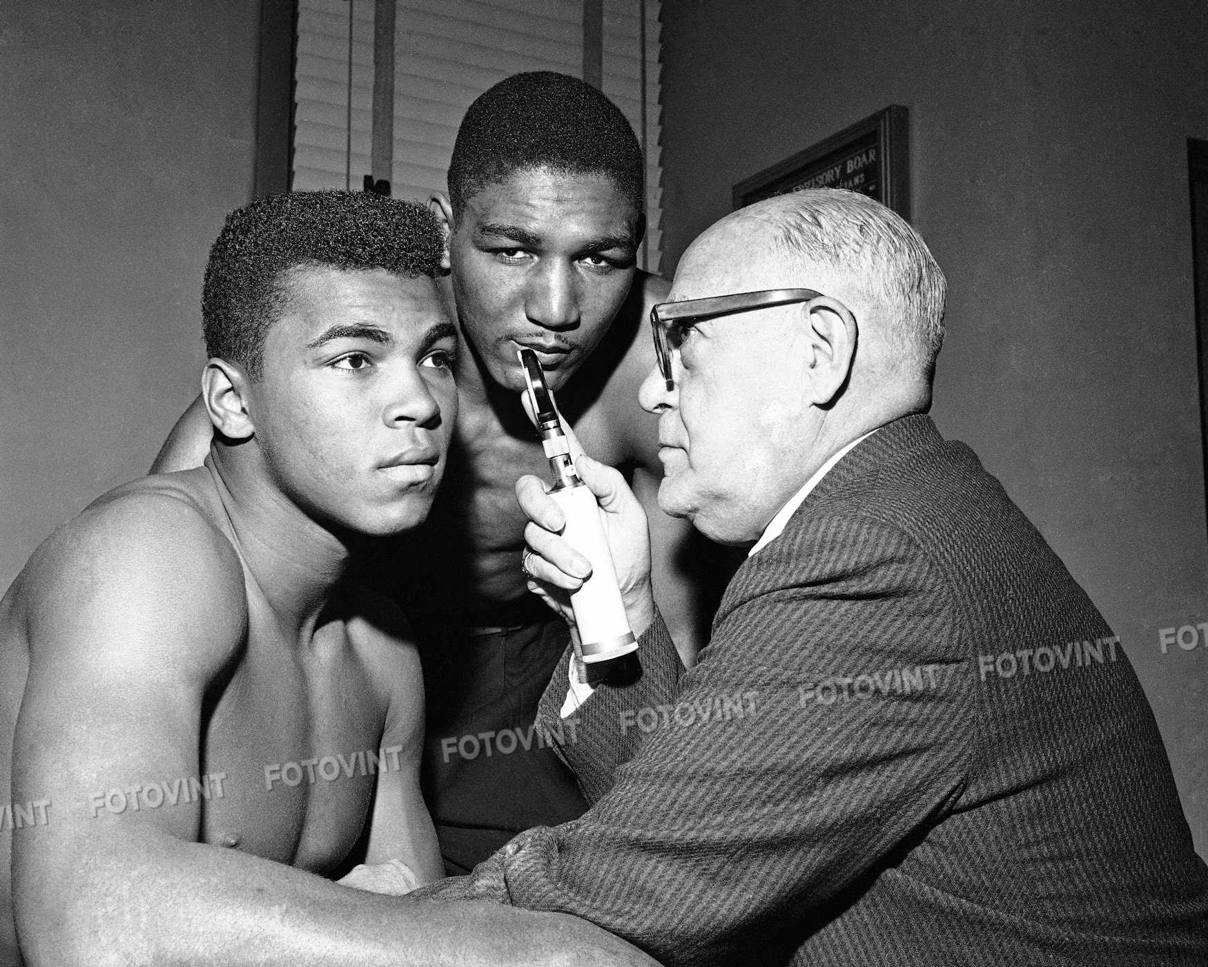 Muhammad Ali Boxing B/W  8x10 Glossy Photo 