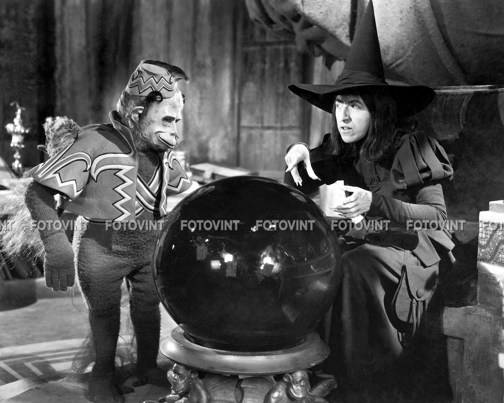 Wicked Witch Of The West And Flying Monkeys Wizard Of Oz Witch Flying Monkeys