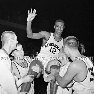 Oscar Robertson Autographed University of Cincinnati Bearcats