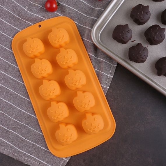 Preparing a meal with Silicone Food Molds 