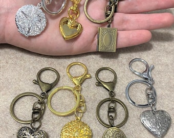 Medaillon und Schlüsselanhänger, Antik Bronze, Silber, Gold, Herz, Oval mit Blumenmuster, Valentinstag Geschenk, Geschenk zum Erinnern, Jahrestag