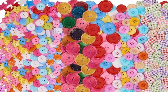 Small to Large Sewing Buttons, Vintage Bulk Buttons, Mixed Button Lot,  Random Lot of Buttons, Scrapbooking Button, 4 Hole Buttons 400pcs 