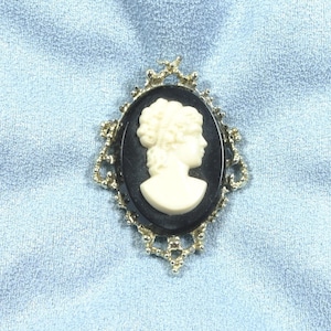 Cameo Brooch Pin White Lady on Black Background Silver Filigree Setting Vintage