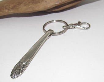 Llavero de cuchara de plata vintage personalizado, joyería de plata estampada a mano personalizada, joyería de plata con cuchara reciclada