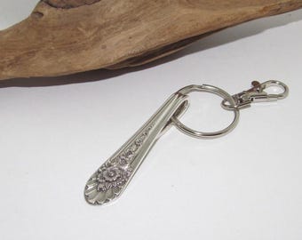 Llavero de cuchara de plata vintage personalizado, joyería de plata estampada a mano personalizada, joyería de plata con cuchara reciclada