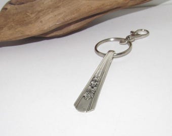 Llavero de cuchara de plata vintage personalizado, joyería de plata estampada a mano personalizada, joyería de plata con cuchara reciclada