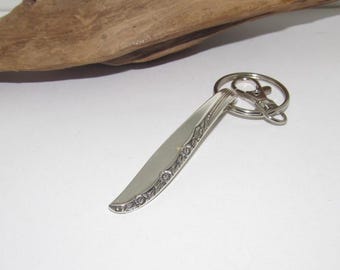 Llavero de cuchara de plata vintage personalizado, joyería de plata estampada a mano personalizada, joyería de plata con cuchara reciclada
