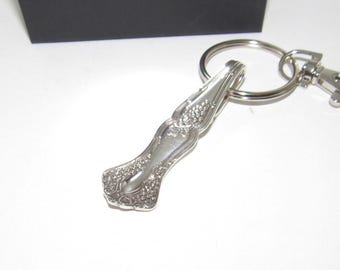 Llavero de cuchara de plata vintage personalizado, joyería de plata estampada a mano personalizada, joyería de plata con cuchara reciclada