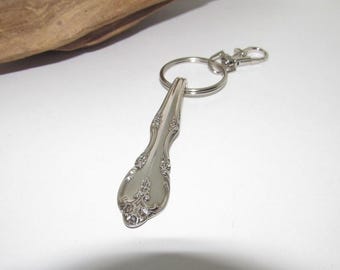 Llavero de cuchara de plata vintage personalizado, joyería de plata estampada a mano personalizada, joyería de plata con cuchara reciclada