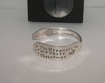 Brazalete de plata vintage personalizado "Estoy soñando con una Navidad blanca", joyería de cuchara personalizada, regalo único personalizado para ella