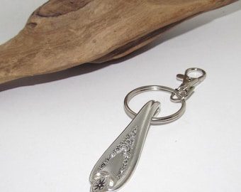 Llavero de cuchara de plata vintage personalizado, joyería de plata estampada a mano personalizada, joyería de plata con cuchara reciclada