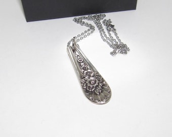 Listo para enviar, collar de cuchara vintage personalizado, joyería de plata personalizada grabada a mano, cubiertos de cuchara reciclados