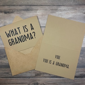 ¿Qué es una abuela? Tú eres abuela. Tarjeta de anuncio de embarazo para mamá.