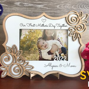 Primer Día de la Madre Juntos marco archivo SVG - feliz día de la madre marco de imagen de regalo para mamá abuela flor floral - Corte láser Glowforge
