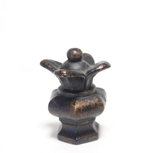 Embout de lampe en céramique orné fait main - petits filetages - 1,6 pouces en très bon état vieilli Embout de lampe n° 1317