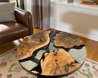 Mesa de centro de madera de acacia y epoxi transparente / Mueble moderno de mediados de siglo
